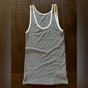 GAP size L navy and white tank top